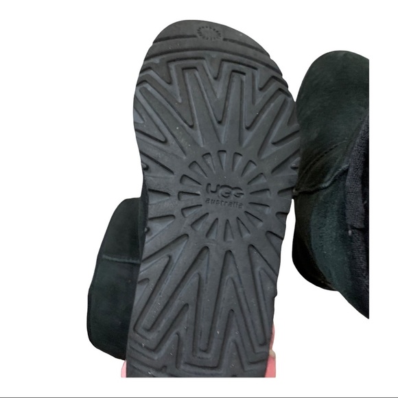 UGG black short boot size 5 - Picture 4 of 6